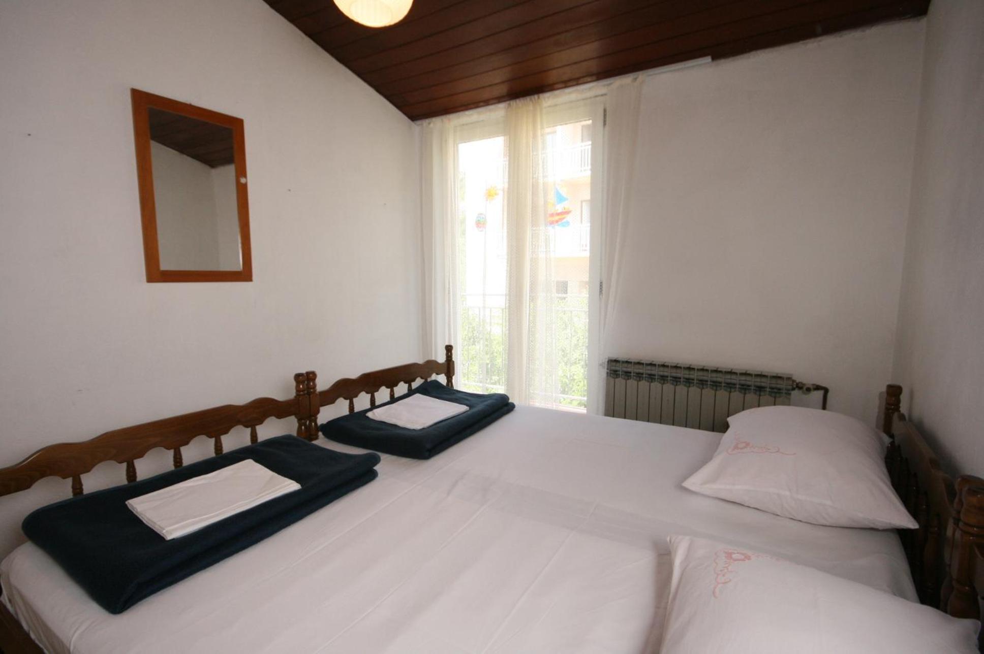 Apartments By The Sea Igrane, Makarska - 311 Bilik gambar