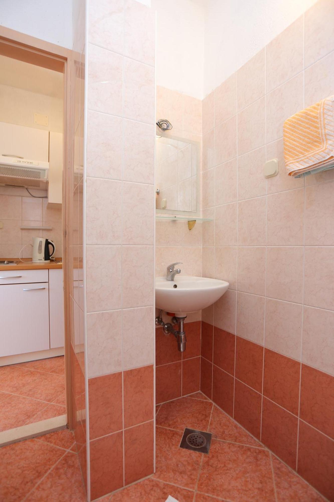 Apartments By The Sea Igrane, Makarska - 311 Bilik gambar
